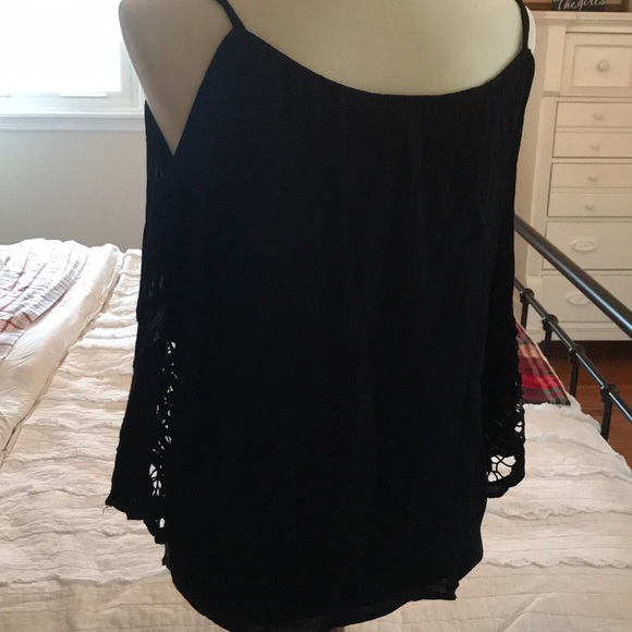 Cold shoulder lace blouse - Picture 4 of 5